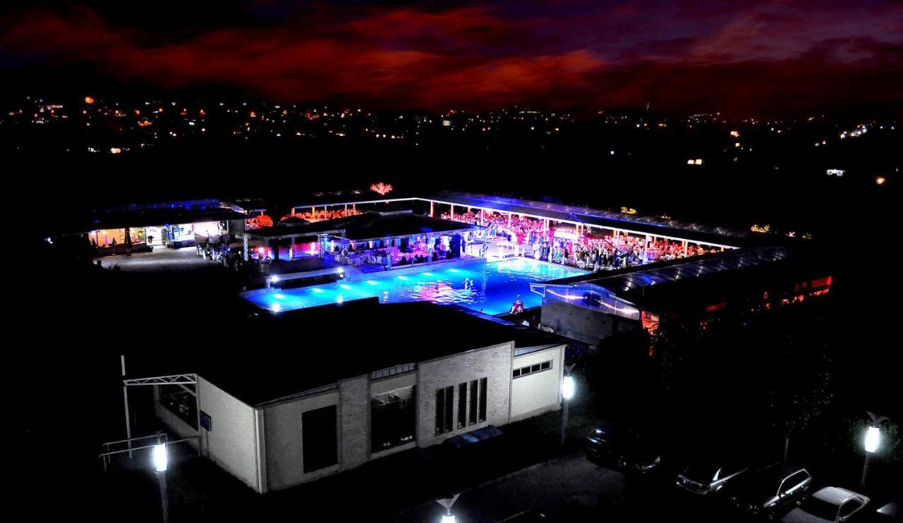 Hotel New Star Скопье Экстерьер фото