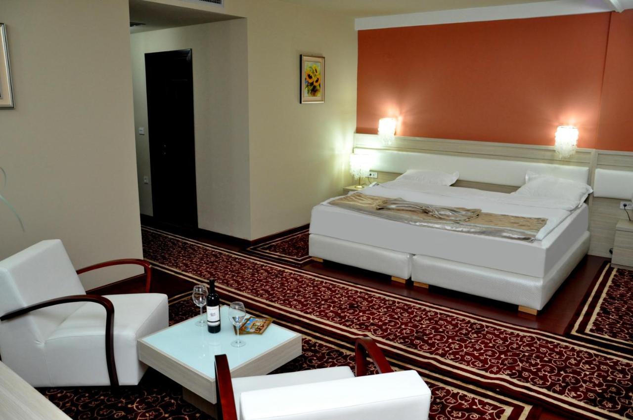 Hotel New Star Скопье Экстерьер фото